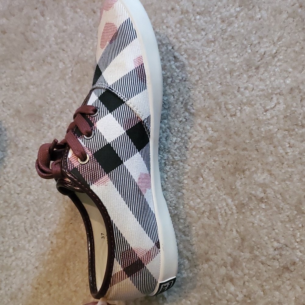 Burberry Heart Sneakers - Picture 6 of 8